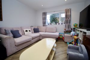 Living/Diner- click for photo gallery